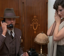 Marcello (Trintignant) y Giulia (Sandrelli), en el hotel de la Gare d&amp;#39;Orsay, en París. 