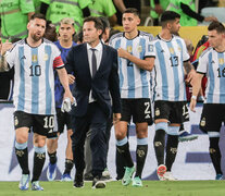 Messi y un gesto que será recordado. Argentina ganó antes, durante y después. (Fuente: EFE) (Fuente: EFE) (Fuente: EFE) (Fuente: EFE) (Fuente: EFE)