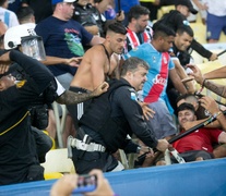 El momento de los disturbios antes del juego (Fuente: AFP) (Fuente: AFP) (Fuente: AFP)