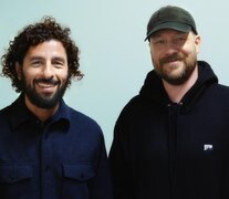 José González junto a Mikel Cee Karlsson. 