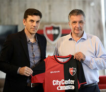 Mauricio Larriera y el presidente de Newell&amp;#39;s Ignacio Astore. (Fuente: PRENSA CANOB) (Fuente: PRENSA CANOB) (Fuente: PRENSA CANOB)