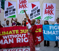 Una protesta de activistas contra el cambio climático en la cumbre de Dubai. (Fuente: EFE) (Fuente: EFE) (Fuente: EFE)