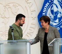 Volodomir Zelenski y Kristalina Georgieva, directora del FMI.  (Fuente: AFP) (Fuente: AFP) (Fuente: AFP)