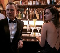 Daniel Craig y Ana de Armas en &amp;quot;Sin tiempo para morir&amp;quot;.