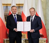 El presidente polaco Andrzej Duda (izq.) nombra a Donald Tusk como primer ministro. (Fuente: EFE) (Fuente: EFE) (Fuente: EFE)