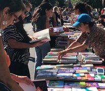 La consigna de esta edición es “Libros en la calle, en las plazas y en los bares”.