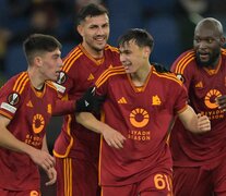 Leandro Paredes celebra con sus compañeros el éxito de Roma (Fuente: AFP) (Fuente: AFP) (Fuente: AFP)