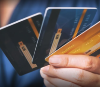 Los cambios principales en el sistema de tarjetas de crédito del DNU de Javier Milei.