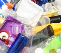 Cada año en Canadá se arrojan tres millones de toneladas de desechos plásticos.