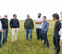 El ministro Javier Rodriguez reunido con productores agropecuarios. 