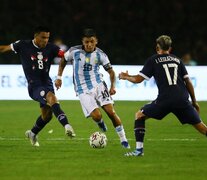 Thiago Almada (Atlanta United) intenta ante Diego Gómez (Inter Miami) e Iván Leguizamón (San Lorenzo). (Fuente: AFP) (Fuente: AFP) (Fuente: AFP)