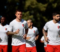 Newell&amp;#39;s rompió el chanchito, pero no con Banega (derecha) sino con el uruguayo Ramírez (izquierda) (Fuente: Prensa Newell&amp;amp;#39;s) (Fuente: Prensa Newell&amp;amp;#39;s) (Fuente: Prensa Newell&amp;amp;#39;s)