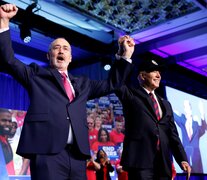 El presidente Joe Biden junto a Shawn Fain, el líder del sindicato UAW.  (Fuente: EFE) (Fuente: EFE) (Fuente: EFE)