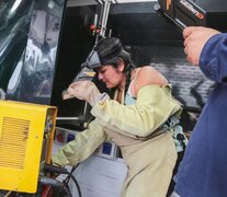 Cada vez más mujeres trabajan en los puertos bonaerenses. 