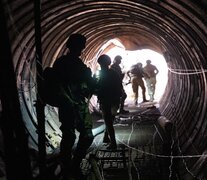 Militares de Israel recorren un túnel de Hamas. (Fuente: Europapress) (Fuente: Europapress) (Fuente: Europapress)