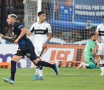 Vázquez festeja su golazo, el segundo de los mendocinos (Fuente: Fotobaires) (Fuente: Fotobaires) (Fuente: Fotobaires)