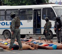 La detención de un grupo que intentó tomar una escuela. (Fuente: AFP) (Fuente: AFP) (Fuente: AFP)