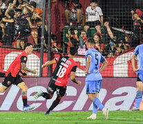 El Colo Ramírez lo grita con todo. Belgrano, resignación y brazos en jarra. (Fuente: Fotobaires) (Fuente: Fotobaires) (Fuente: Fotobaires)