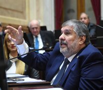 El presidente del bloque de senadores de UxP, José Mayans, trabaja para conseguir una sesión especial. (Fuente: NA) (Fuente: NA) (Fuente: NA)