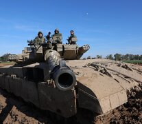 Soldados israelíes a punto de entrar a Gaza, en la frontera.  (Fuente: EFE) (Fuente: EFE) (Fuente: EFE)