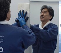 Hirayama (Kōji Yakusho) vive su día a día en Tokio. Trabaja en la limpieza de baños públicos. 