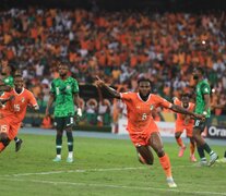 Kessié festeja el gol del empate marfileño (Fuente: AFP) (Fuente: AFP) (Fuente: AFP)