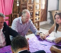 Sandra Pettovello y Pablo de la Torre durante la firma del convenio de asistencia alimentaria con la Alianza Cristiana de Iglesias Evangélicas de la Argentina (ACIERA). (Fuente: NA) (Fuente: NA) (Fuente: NA)