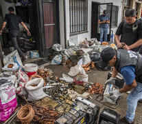 El operativo conjunto también derivó en el secuestro de un arma de fuego y dinero.  (Fuente: Prensa Municipalidad) (Fuente: Prensa Municipalidad) (Fuente: Prensa Municipalidad)