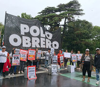 Las manifestantes afirmaron que &amp;quot;las ollas están vacías&amp;quot;. (Fuente: Twitter Radio Nacional Rosario) (Fuente: Twitter Radio Nacional Rosario) (Fuente: Twitter Radio Nacional Rosario)