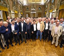 Kicillof se reunió con representantes de las cámaras y federaciones del sector energético en el Salón Dorado. 