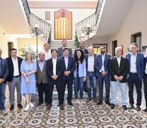 Kicillof junto a los intendentes de la Sexta Sección. 