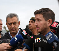 Javkin y Angelini recibieron a los vehículos del Ejército en Rosario.