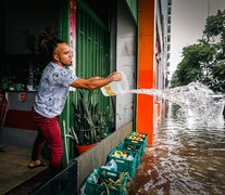 El anegamiento de las calles volvió a ser un problema con el fuerte temporal. (Fuente: EFE) (Fuente: EFE) (Fuente: EFE)