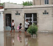 El caudal de agua evoca las inundaciones en la ciudad en 2013. (Fuente: EFE) (Fuente: EFE) (Fuente: EFE)