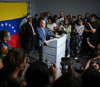 Manuel Rosales inscribió su candidatura presidencial en Venezuela (Fuente: AFP) (Fuente: AFP) (Fuente: AFP)