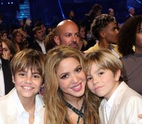 Shakira con sus hijos, en una gala de los premios Grammy