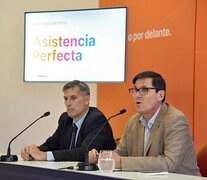 Los ministros de Economía, Pablo Olivares, de Educación, José Goity.