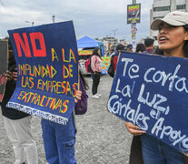 Estudiantes universitarios protestan contra Noboa en Quito. (Fuente: AFP) (Fuente: AFP) (Fuente: AFP)