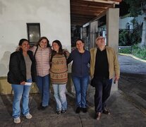 Myrian, Carmen y Tamara Villalba al ser liberadas, junto a sus representantes de la Gremial de Abogados. (Fuente: gentileza familia Villalba) (Fuente: gentileza familia Villalba) (Fuente: gentileza familia Villalba)