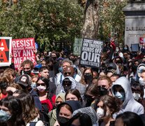 Estudiantes de New York University participan de una protesta contra Israel en Washington Square. (Fuente: AFP) (Fuente: AFP) (Fuente: AFP)