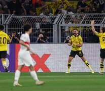 Los jugadores del Dortmund festejan el único gol del partido (Fuente: EFE) (Fuente: EFE) (Fuente: EFE)