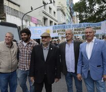 Rosato junto a referentes de  Industriales PyMEs Argentinos (IPA) en la marcha del 1 de mayo. 