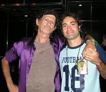 Keith Richards junto a Diego Perri, obsesivo coleccionista de los Stones.