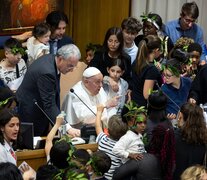 El papa participa de una actividad con niños en el marco del encuentro &amp;quot;BeHuman&amp;quot;.  (Fuente: AFP) (Fuente: AFP) (Fuente: AFP)