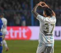 Mateo Coronel festeja su gol en Tucumán (Fuente: NA) (Fuente: NA) (Fuente: NA)