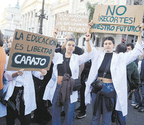 La marcha del 23 de abril reclamó los aportes necesarios para el sostenimiento de la universidad pública.