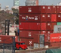 En abril, las importaciones cayeron un 22,7 por ciento interanual. (Fuente: Jorge Larrosa) (Fuente: Jorge Larrosa) (Fuente: Jorge Larrosa)