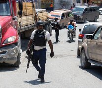 Policías vigilan las calles de Puerto Príncipe (Fuente: EFE) (Fuente: EFE) (Fuente: EFE)
