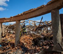 Rescatistas trabajan en Jarkov entre los escombros de una academia de veterinaria bombardeada. (Fuente: EFE) (Fuente: EFE) (Fuente: EFE)