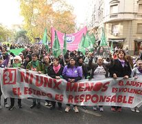 La marcha fue encabezada por un cartel contra el ajuste del gobierno de Milei.  (Fuente: Sebastián Granata) (Fuente: Sebastián Granata) (Fuente: Sebastián Granata)